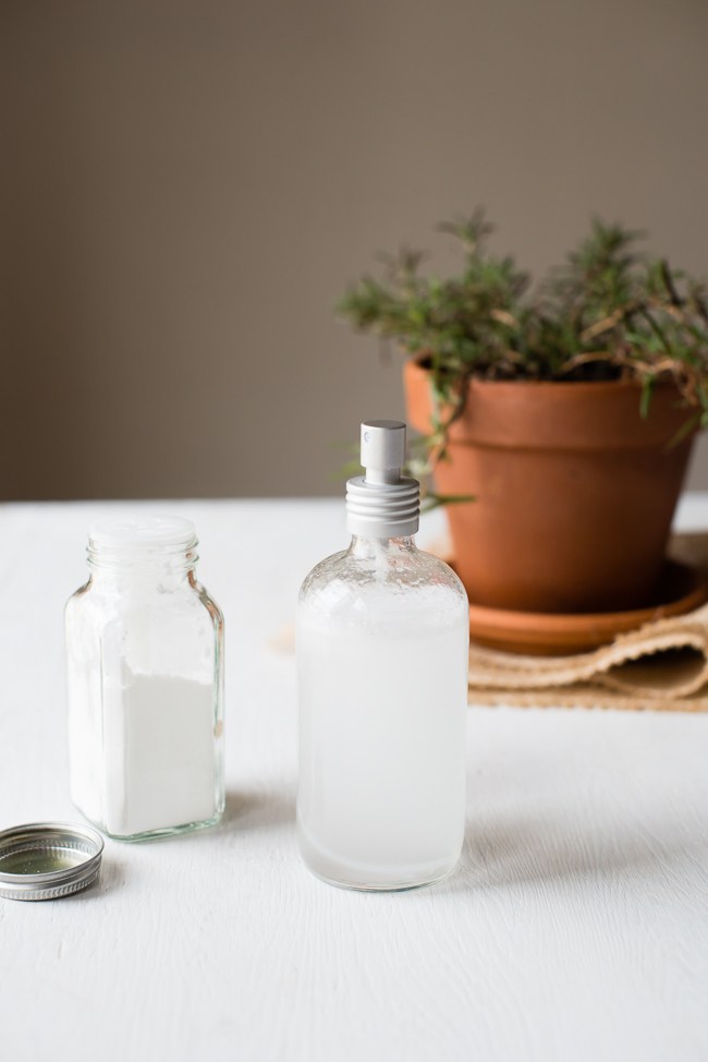 10 Simple Tricks for Adding Volume to Your Hair - Rosemary Hair Powder